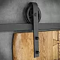 Stumdomų durų sistema pagaminta iš plieno, vienvėrėms durims iki 130 kg, ilgis 2 metrai, juodos spalvos, tvirtinamas prie sienos