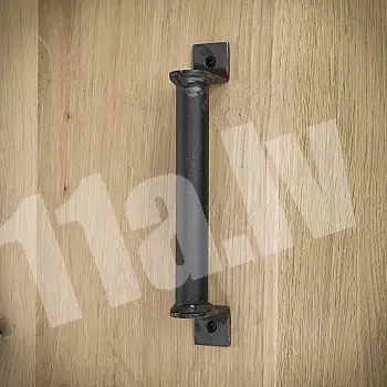 Metāla bīdāmo durvju vilkšanas rokturis izgatavots no tērauda, krāsa - metālisks efekts, augstums 21,5 cm, svars 280 grami, komplektā 4 gab.