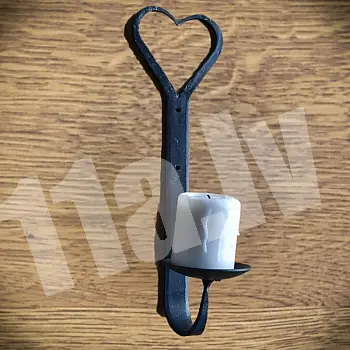 Seinale kinnitatav sepistatud metallist küünlajalg, ühele küünlale, südamekujuline, mõõdud: 310x80mm, komplektis 2 tk.