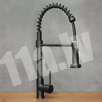 Mūsdienīgs industriālā stila virtuves jaucējkrāns no misiņa ar 360 grādiem grozāmu snīpi, augstums 47 cm, snīpi garums 18 cm, hromēts vai melns