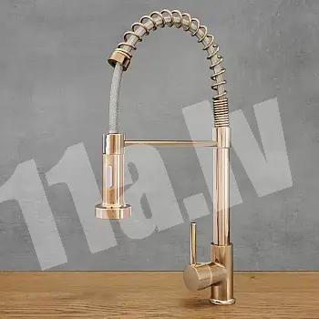 Industriālā stila virtuves jaucējkrāns izgatavots no misiņa ar 360 grādu grozāmu snīpi, augstums 47 cm, snīpja garums 18 cm, rozā zelta krāsā, pulēts