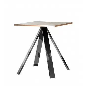 Metallist diagonaalne lauaalus, kõrgus 72 cm, lauaaluse mõõdud 64x64 cm, kuni 140 cm läbimõõduga suurte lauaplaatidega söögilaudadele