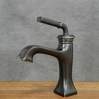 Retro stiilis must valamusegisti, messingist räbala efektiga segisti kõrgus 25,5 cm, tila pikkus 13 cm