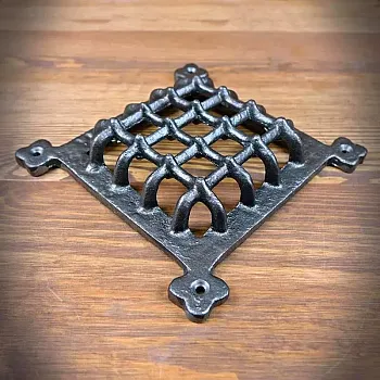 Viduslaiku stila ventilācijas restes no čuguna, tērauda efekts, izmērs 16x16 cm, svars 630 grami, komplektā 4 gab.
