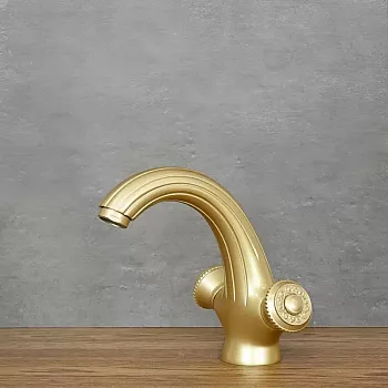 Retro-style sink faucet made of brass in antique brass color, height 16 cm, spout length 11 cm