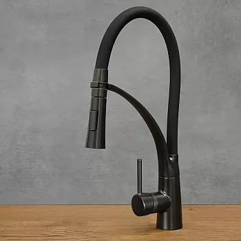 Nerūdijančio plieno juodos spalvos virtuvės maišytuvas su 360 laipsnių pasukamu snapeliu, aukštis 43 cm, snapelio ilgis 17 cm