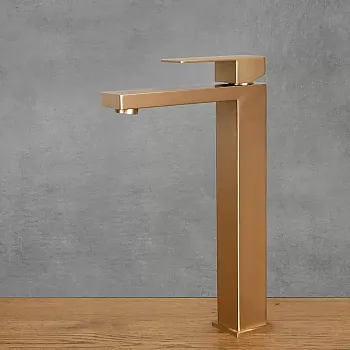 Minimalistlik roostevabast terasest antiikpronksi värvi segisti, kõrgus 30,5 cm, tila pikkus 14 cm