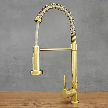 Industriālā stila virtuves jaucējkrāns izgatavots no misiņa ar 360 grādu grozāmu snīpi, augstums 47 cm, snīpi garums 18 cm, antīks zelts, pulēts