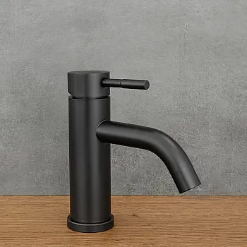 Retro-style low faucet made of stainless steel, black color, matte, height 17 cm, spout length 9.5 cm