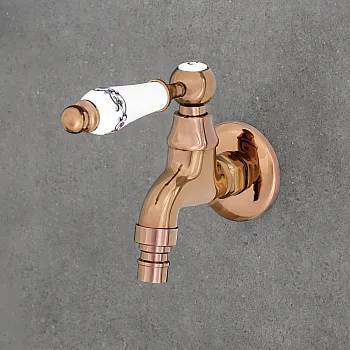 Pie sienas stiprināms dārza šļūtenes krāns, izgatavots no misiņa, rozā zelta krāsā, augstums 11 cm, izteces garums 14 cm