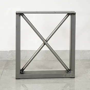 Patvari, žemo aukščio kvadratinė metalinė stalo koja, pagaminta iš plieninio uždaro profilio, aukštis 45 cm, matmenys 40x45 cm, komplekte 2 vnt