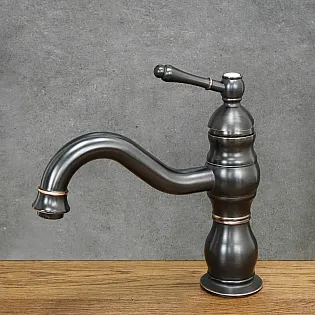 Zema augstuma retro stila izlietnes jaucējkrāns izgatavots no melna misiņa, augstums 23 cm, izteka garums 16,5 cm