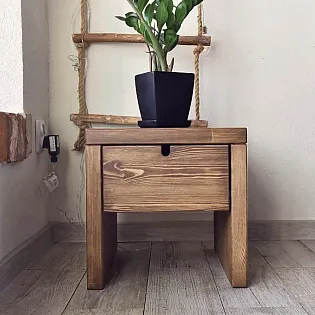 Massiivsest männist öökapp, pruun värv, kõrgus 40 cm, laius 40 cm, sügavus 40 cm, 2 tk komplektis