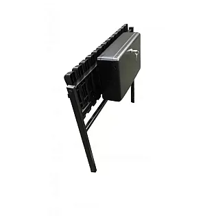 Metallist kalmistupink PVC-liistudest allaklapitava istme ja lukustatava kastiga, laius 82 cm