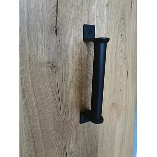 Metalinė stumdomų durų traukimo rankena iš plieno, juodos spalvos, aukštis 21,5 cm, svoris 280 gramų, rinkinyje 4 vnt.