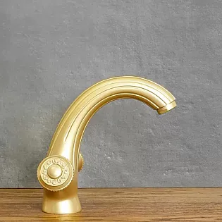 Retro stiliaus kriauklės maišytuvas iš žalvario senovinės žalvario spalvos, aukštis 16 cm, snapelio ilgis 11 cm