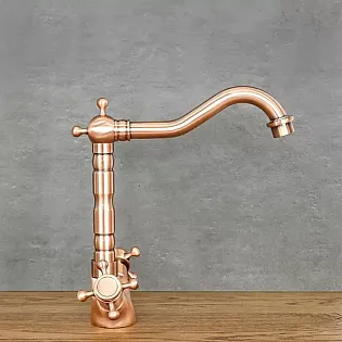 Retro stiliaus kriauklės maišytuvas iš žalvario rožinio aukso spalvos, aukštis 25 cm, snapelio ilgis 18 cm