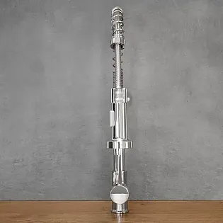Modernus pramoninio stiliaus virtuvės maišytuvas iš žalvario su 360 laipsnių pasukamu snapeliu, aukštis 47 cm, snapelio ilgis 18 cm, chromo arba juodos spalvos