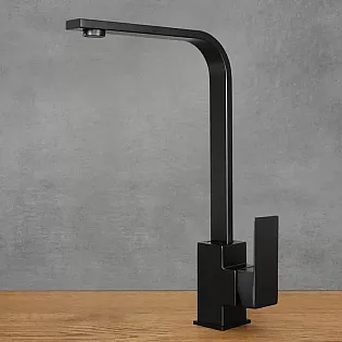 Mūsdienīgs matēts melns kvadrātveida nerūsējošā tērauda virtuves jaucējkrāns, minimālistisks ģeometrisks dizains, augstums 35,2 cm, iztekas garums 19,5 cm