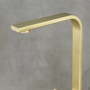 Modernus minimalistinis nerūdijančio plieno maišytuvas, aukštis 35,2 cm, snapelio ilgis 19,5 cm, spalva matinis senovinis žalvaris