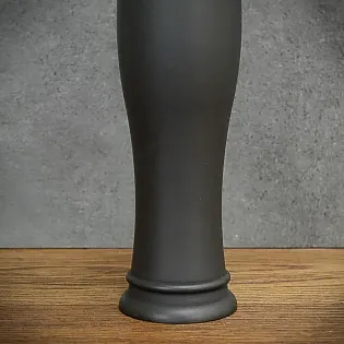 Pramoninio stiliaus vienos srovės maišytuvas pagamintas iš žalvario, juodos spalvos, aukštis 32 cm, snapelio ilgis 10,5 cm