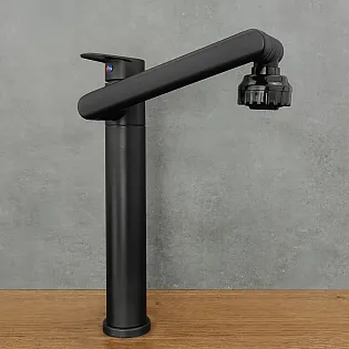 360 laipsnių besisukantis virtuvės čiaupas pagamintas iš nerūdijančio plieno, aukštis 30,5 cm, snapelio ilgis 20 cm, spalva juoda, matinė