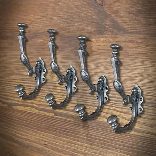 Vintage čuguna apģērbu āķi, komplekts no 4 tērauda pelēki pie sienas stiprināmi pakaramie, augstums 23,5 cm, dekoratīvs antīka stila pakaramais