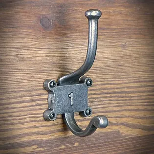 Čuguna apģērbu āķi, krāsa tērauda pelēka, numuru komplekts 1-5, pie sienas stiprināmi pakaramie, augstums 12.5 cm