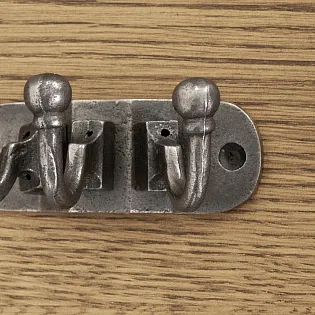 Kolmekordne konksuga riidepuude komplekt 3 tk., malm, pihlakas, kõrgus 3,5 cm