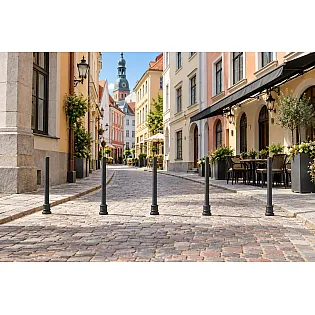 Įbetonuojamas kelio stulpelis, cinkuotas ir padengtas milteliniu būdu, juodas RAL 9005, dviejų dalių rinkinys