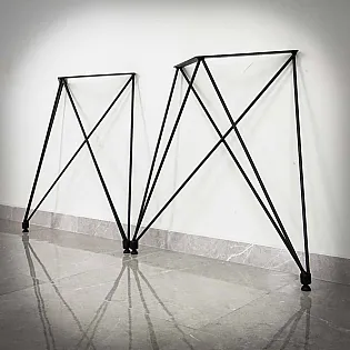 Geomeetriline, traadist raamiga pukkkonstruktsiooniga metallist lauajalg terasest, kõrgus 72 cm, mõõtmed 75x72 cm, komplektis 2 jalga