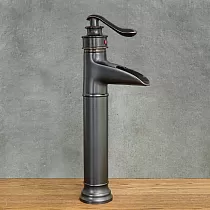 Unikalaus dizaino krioklio efekto praustuvo maišytuvas iš žalvario, aukštis 36 cm, snapelio ilgis 8 cm