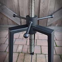 Polsterdatud reguleeritav tool, materjal teras-puit, muudetav kõrgus 57-80 cm