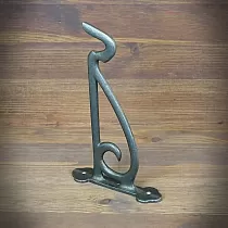 Dekoratiivne malmist konksuga seinakonsool, pikkus seinast 23 cm, komplektis 3 tk.