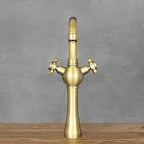 Retro stiilis valamusegisti messingist, kollast värvi, kõrgus 37 cm, tila pikkus 10,5 cm