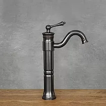 Retro stila izlietnes jaucējkrāns izgatavots no misiņa, melnā krāsā, augstums 34 cm, iztekas garums 17 cm