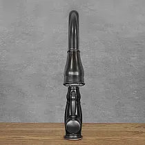 Retro stiliaus virtuvinis maišytuvas iš žalvario su ištraukiamu snapeliu, juodos spalvos, aukštis 40 cm