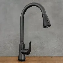 Musta värvi roostevabast terasest väljatõmmatava tilaga kraan, kõrgus 46 cm, tila pikkus 17,5 cm