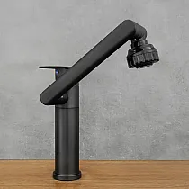 360 kraadi pöörlev köögis krāns valmistatud no nerūsējošā terase, kõrgus 20,5 cm, pikkus 20 cm, värv melna, matt