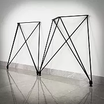 Dailiai atrodanti metalinė stalo koja iš plieno, išmatavimai 75x72cm, komplekte 2 kojos