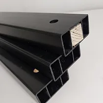Metallinen hautausmaapenkki PVC-laudoilla ja isolla lukittavalla laatikolla