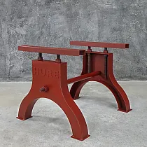 Pramoninis kieto plieno stalo pagrindas raudonos spalvos, 31,5 kg sunkus, reguliuojamo aukščio forma nuo 55 cm iki 80 cm